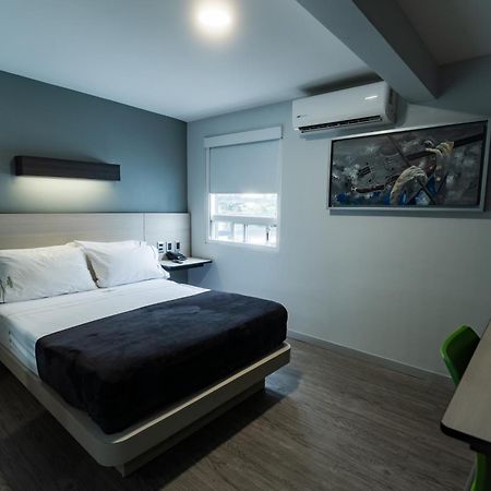 Hotel Lemon Green -Zona Expo Frente Al Centro De Convenciones Guadalajara Ngoại thất bức ảnh