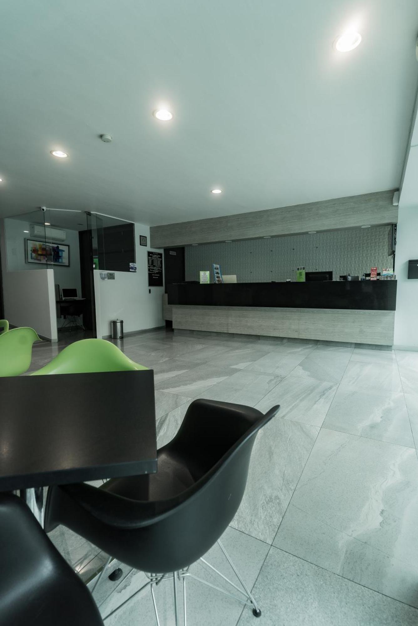 Hotel Lemon Green -Zona Expo Frente Al Centro De Convenciones Guadalajara Ngoại thất bức ảnh