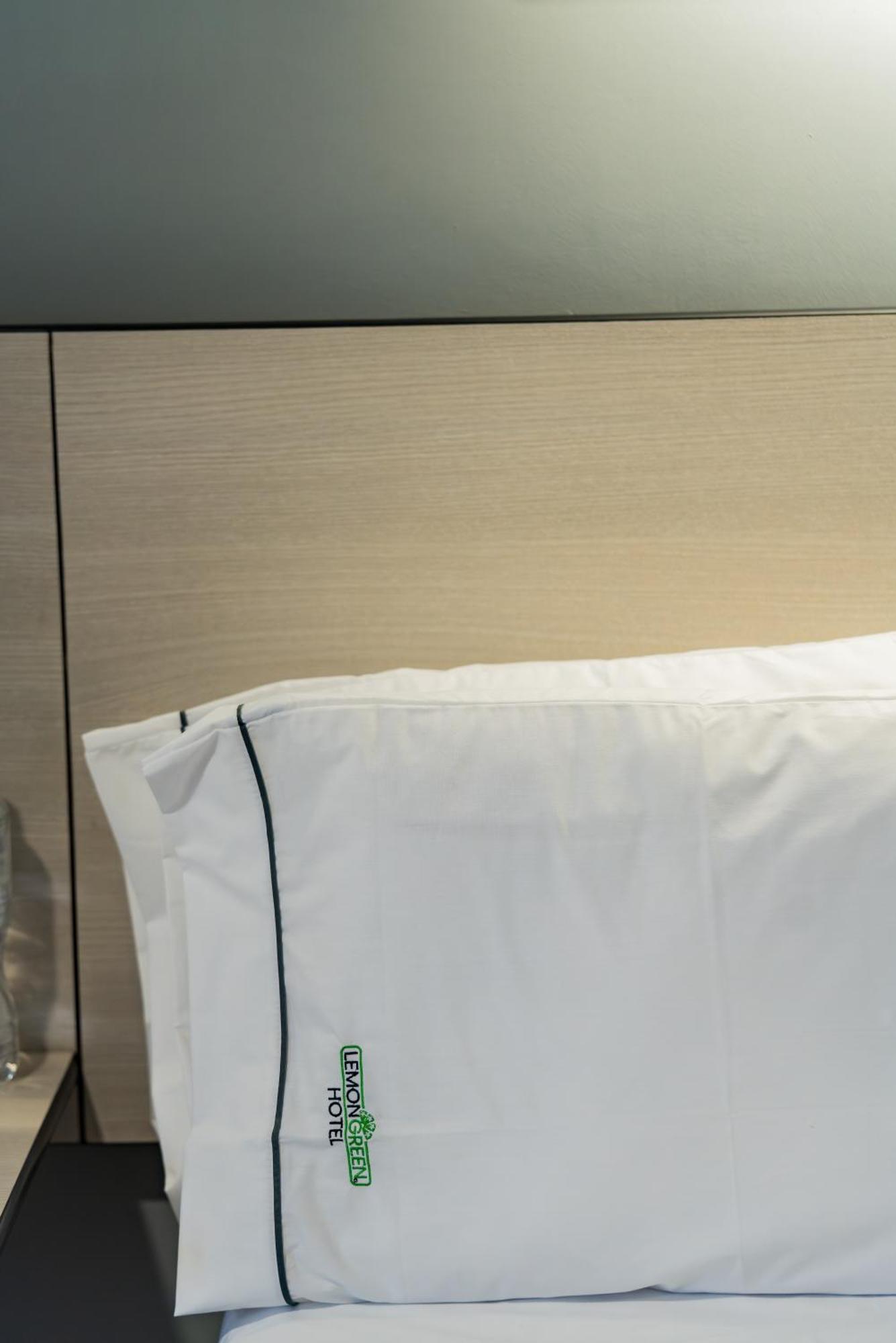 Hotel Lemon Green -Zona Expo Frente Al Centro De Convenciones Guadalajara Ngoại thất bức ảnh