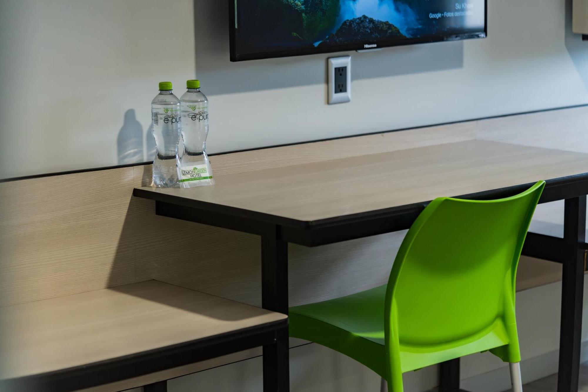 Hotel Lemon Green -Zona Expo Frente Al Centro De Convenciones Guadalajara Ngoại thất bức ảnh