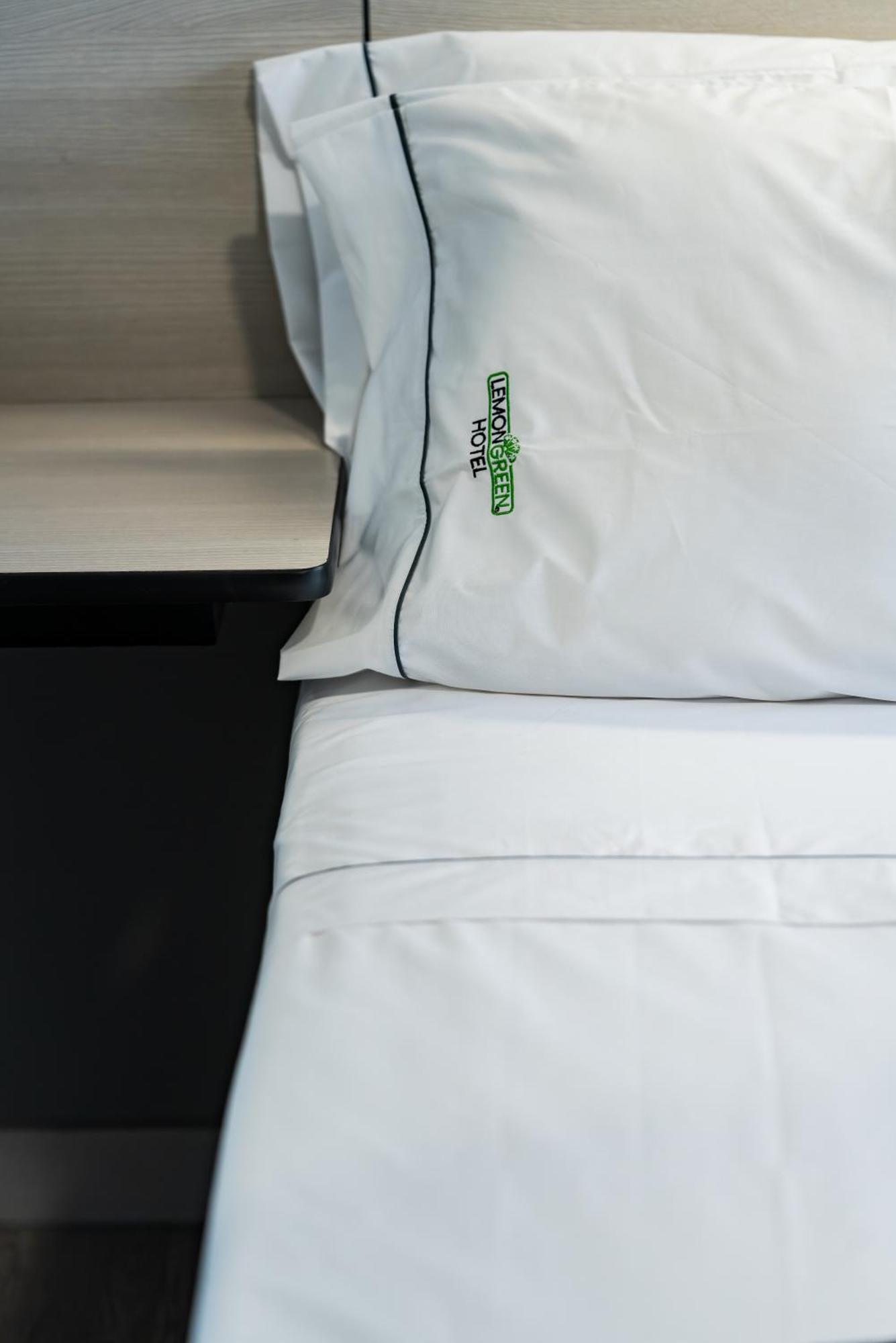 Hotel Lemon Green -Zona Expo Frente Al Centro De Convenciones Guadalajara Ngoại thất bức ảnh