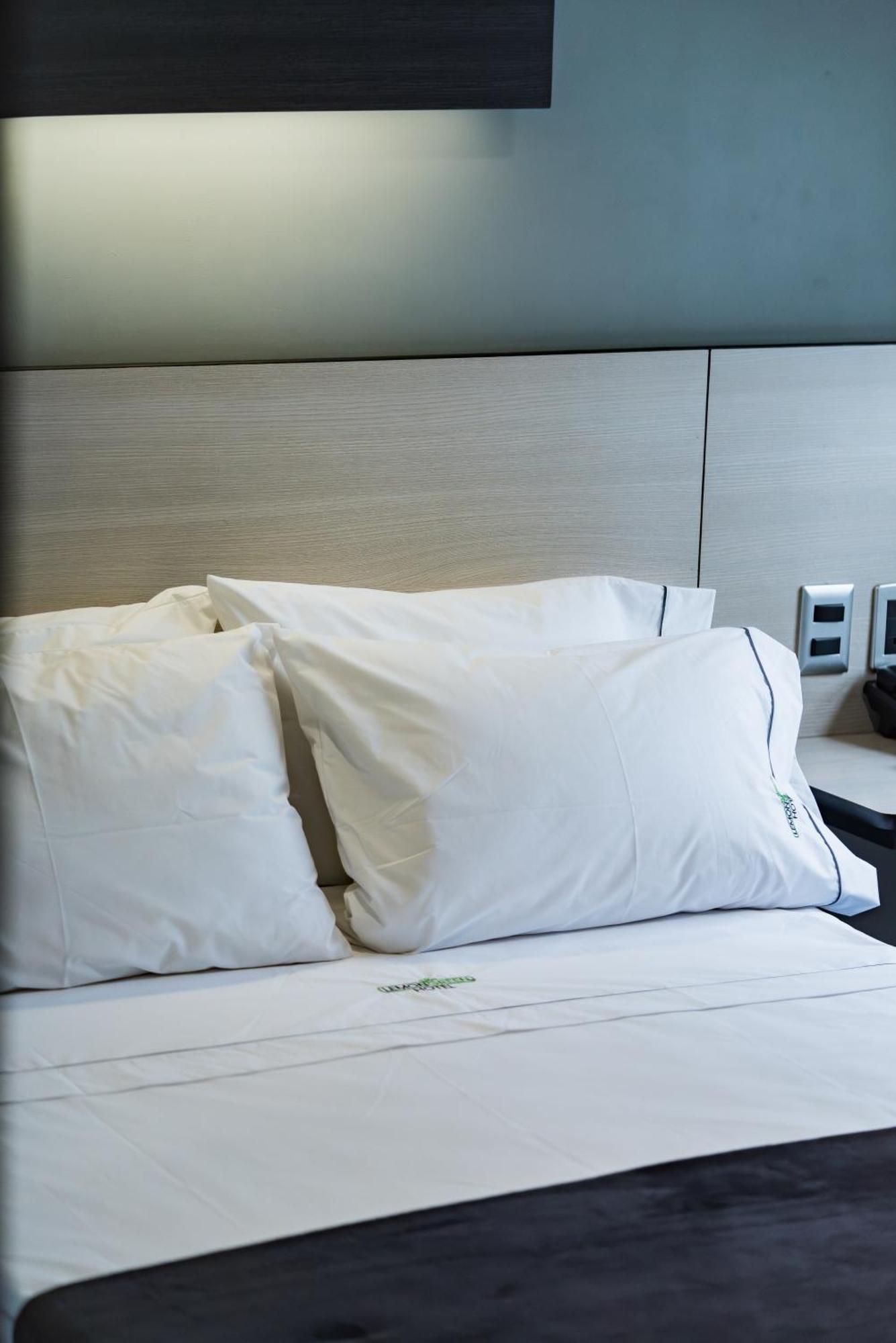 Hotel Lemon Green -Zona Expo Frente Al Centro De Convenciones Guadalajara Ngoại thất bức ảnh