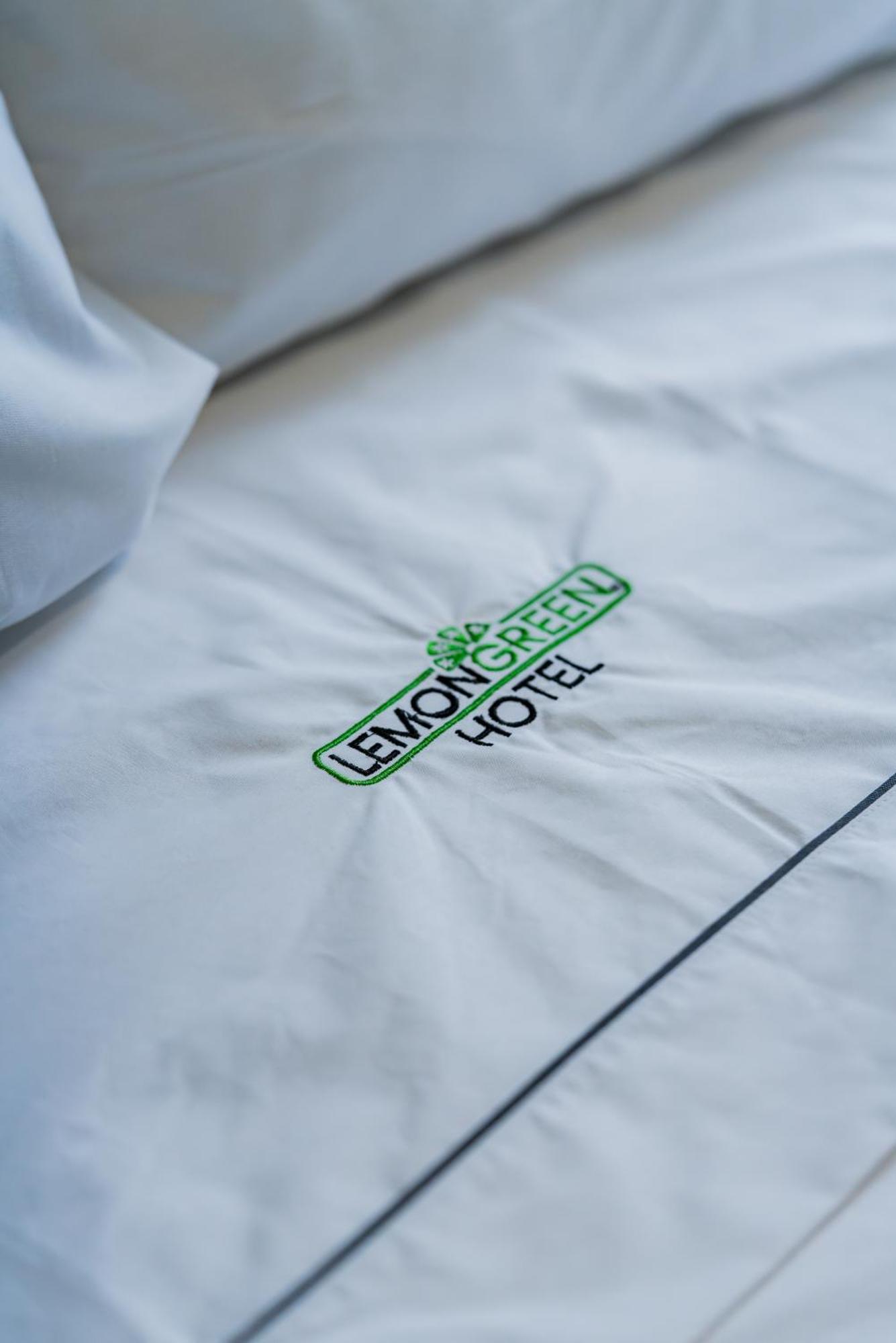 Hotel Lemon Green -Zona Expo Frente Al Centro De Convenciones Guadalajara Ngoại thất bức ảnh