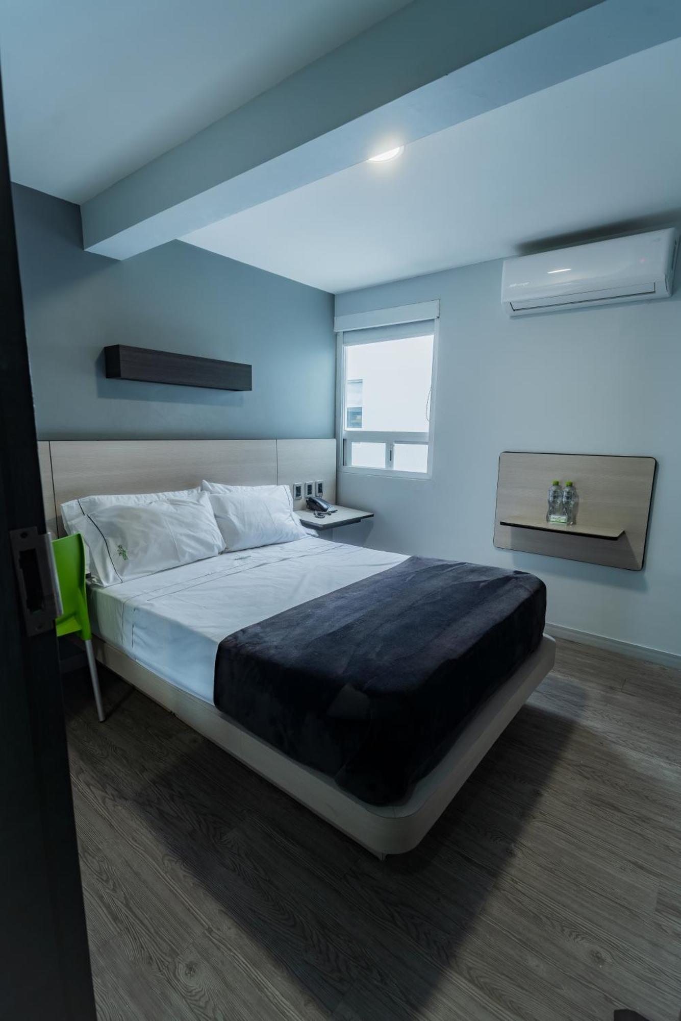 Hotel Lemon Green -Zona Expo Frente Al Centro De Convenciones Guadalajara Ngoại thất bức ảnh